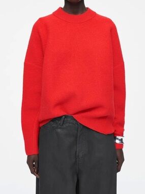 COS
Oversized Boiled Merino
Wool Jumper